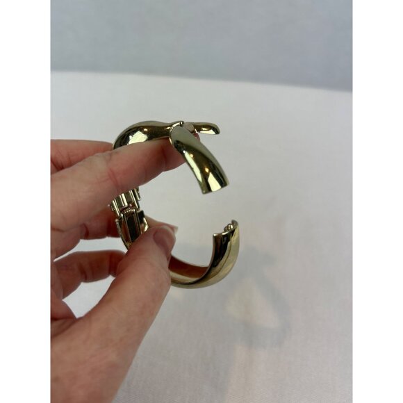 Vintage Dolphin Gold-Tone Bracelet Hinged Bangle 80s 90s Coastal - Picture 8 of 10